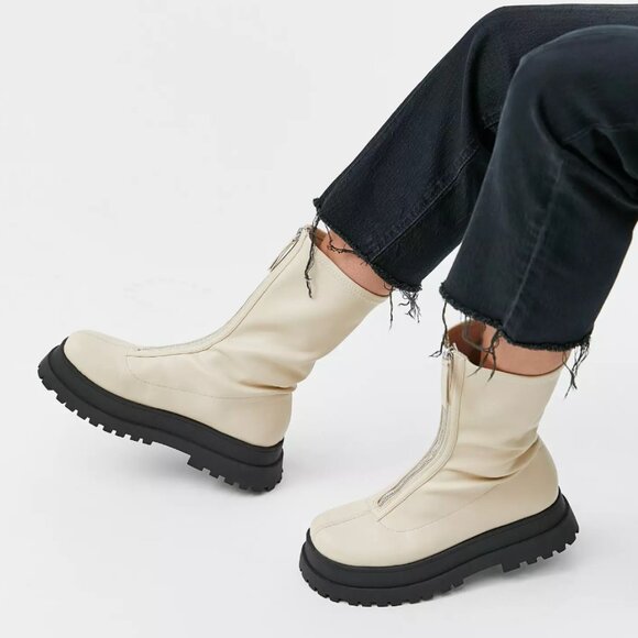 NWT Urban Outfitters Cream Zola Faux Leather Zip Chunky Platform Boot Combat 6 - Picture 1 of 14